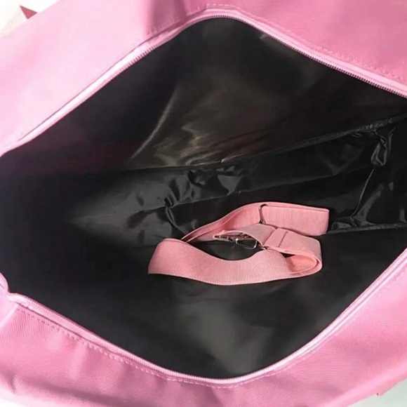 •Time To Go• Hello Kitty Jet Setter Overnight Travel Bag - Picture 2 of 3